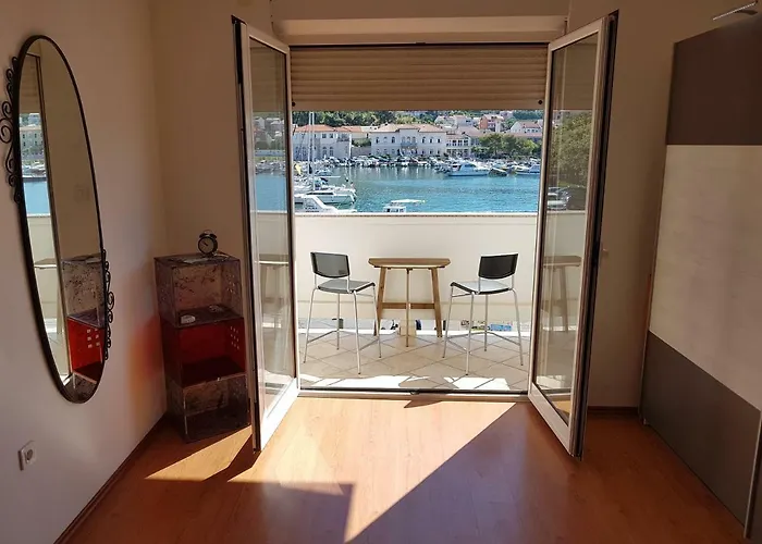 Spanjol Apartamento Rab Town